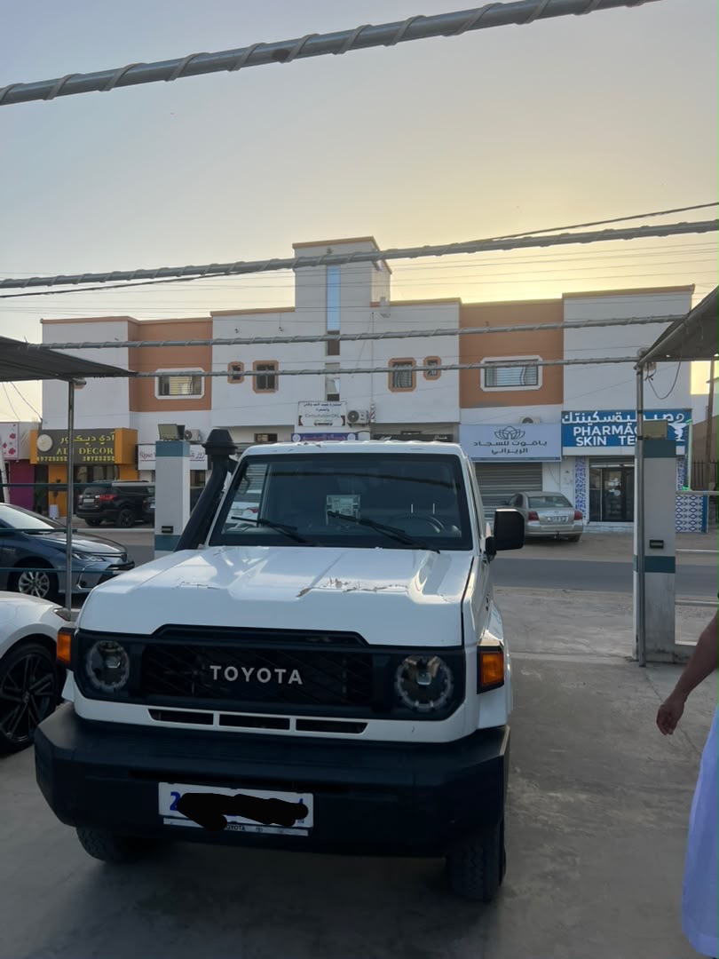 TOYOTA Land Cruiser