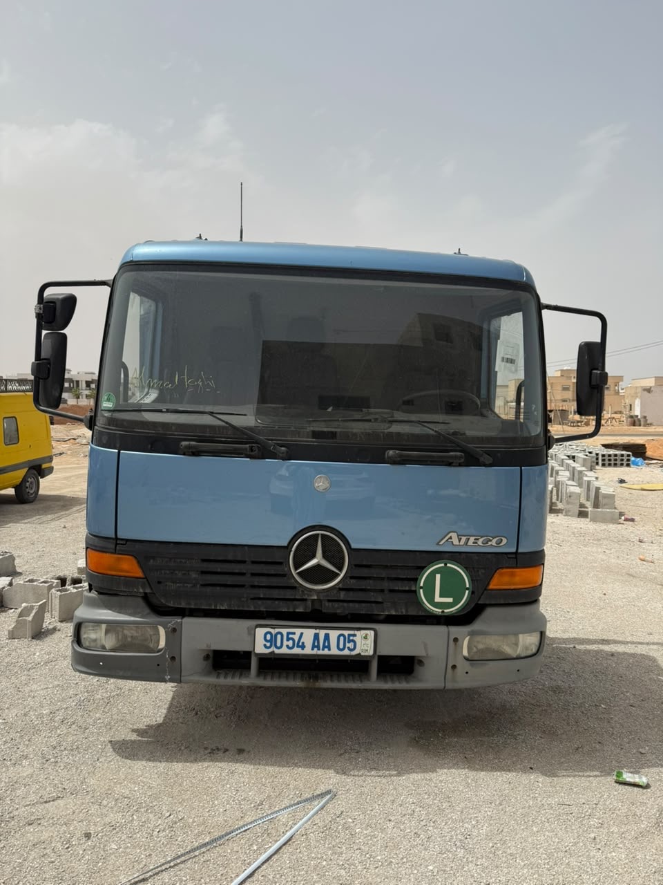 مرسيدس-بنز 818،