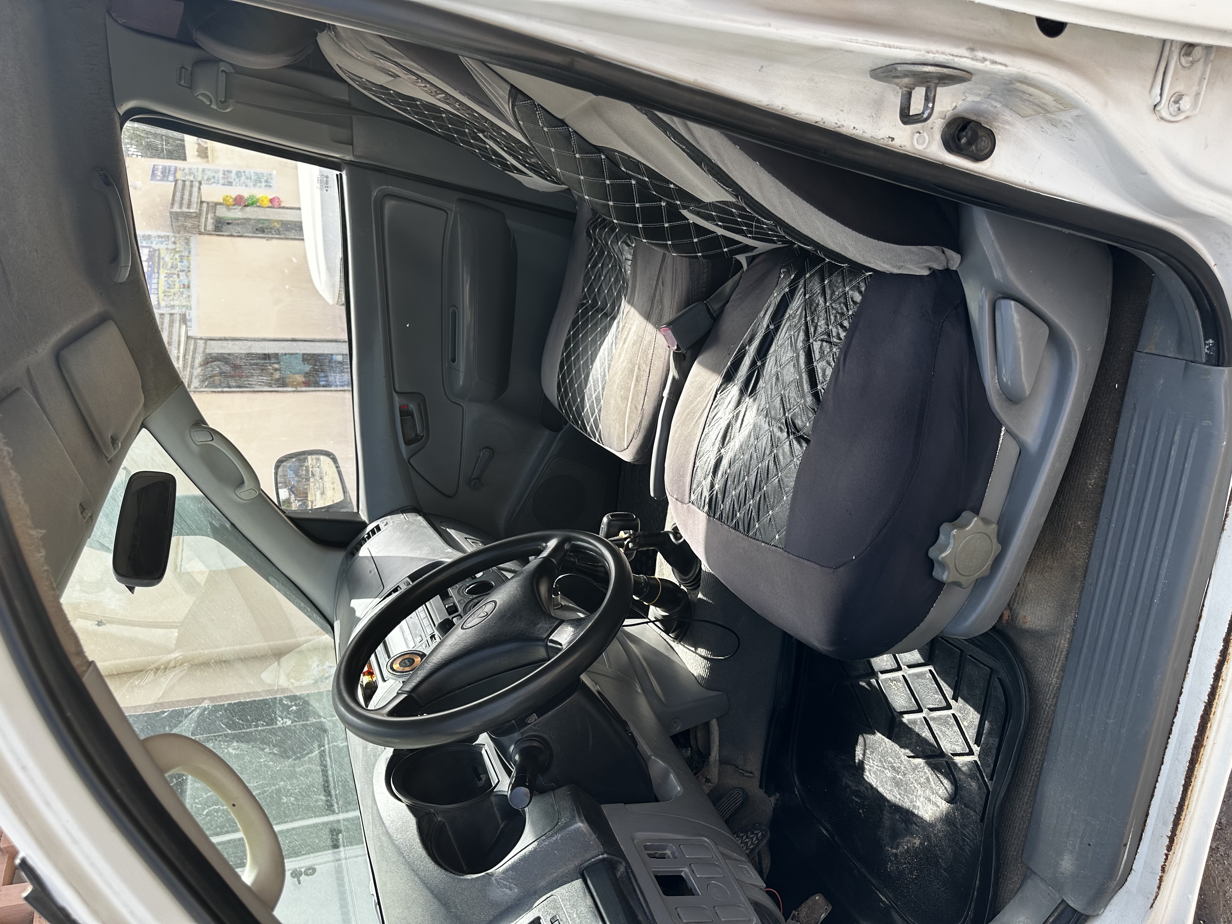 🚗 À vendre : Toyota Hilux — un 4x4 robuste et fiable !