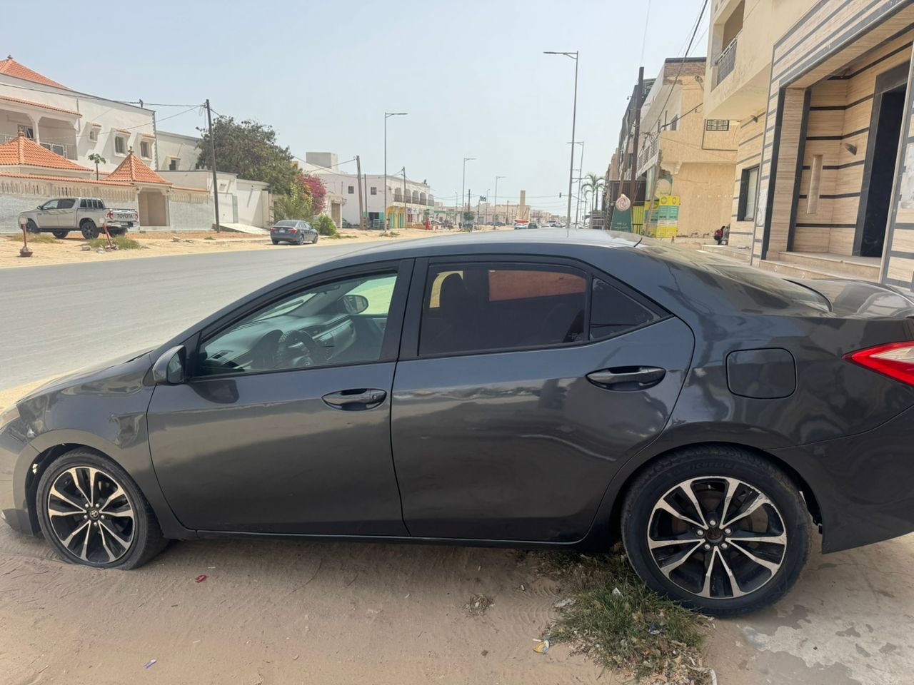 السيارة نطيفة المكينة و بوات ماكط امتسو المكيف يشتغل الكيص نظيف الحركة طبيعية