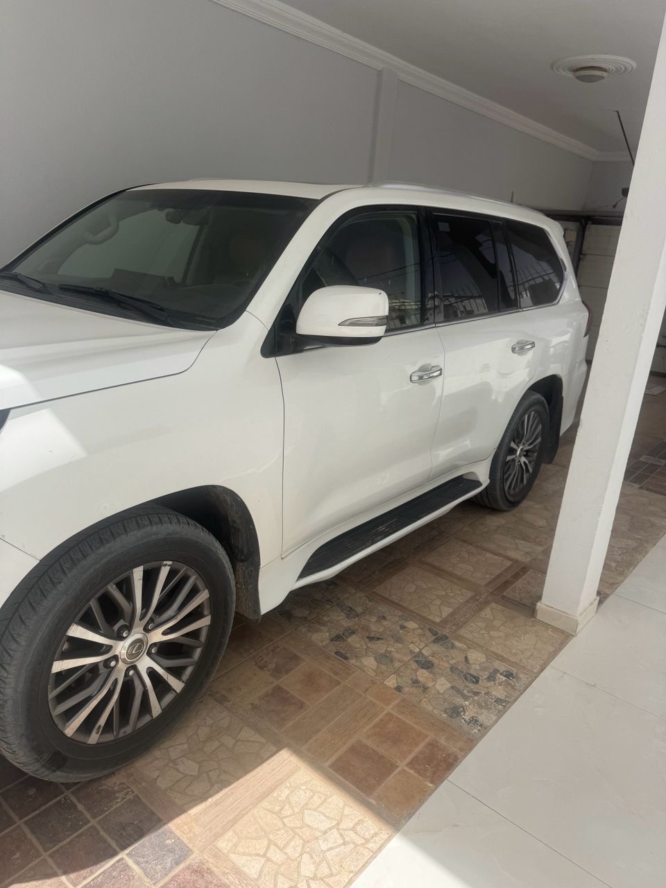 Lexus LX. 2020
