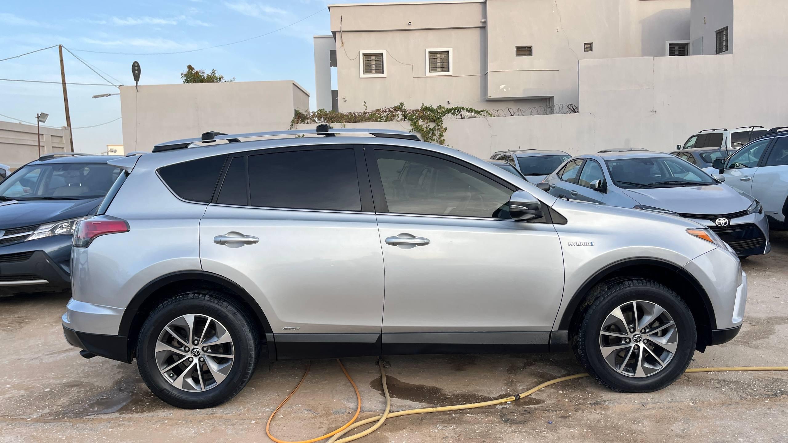 🟧 2017 Rav4 Hybrid XLE 4x4 🟧