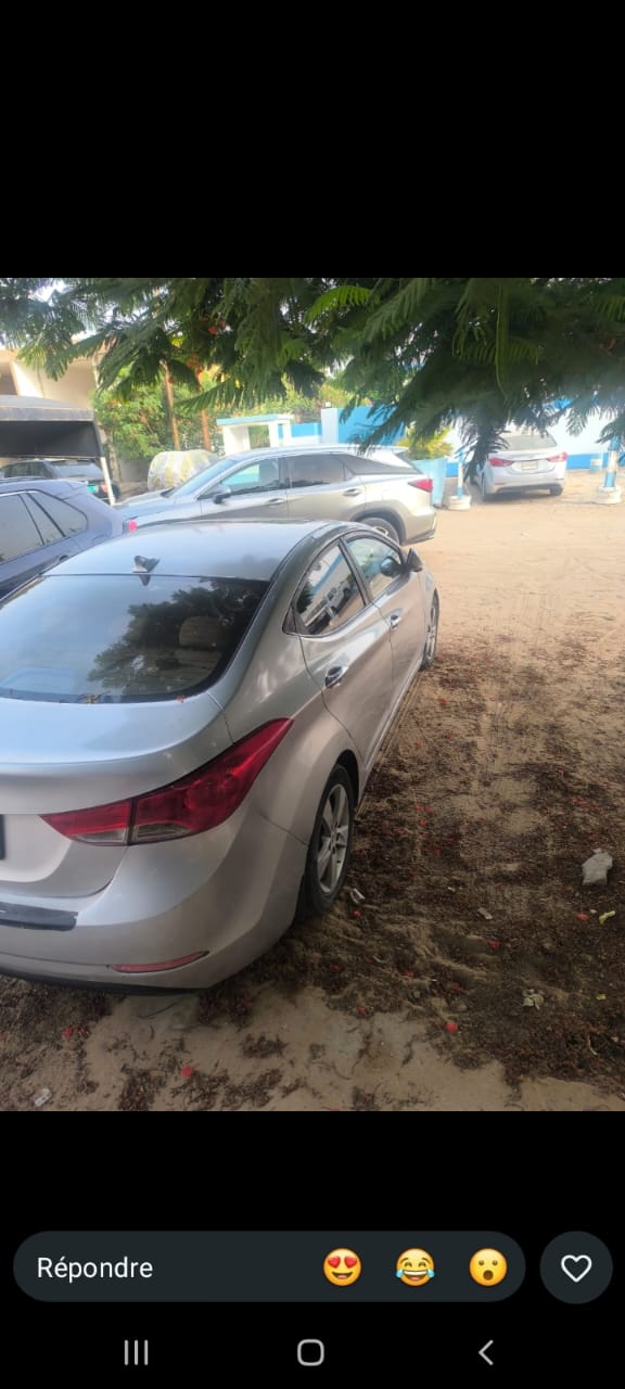 Hundaï Elantra 2013 en tres bon état moteur et boîte ne jamais touche
