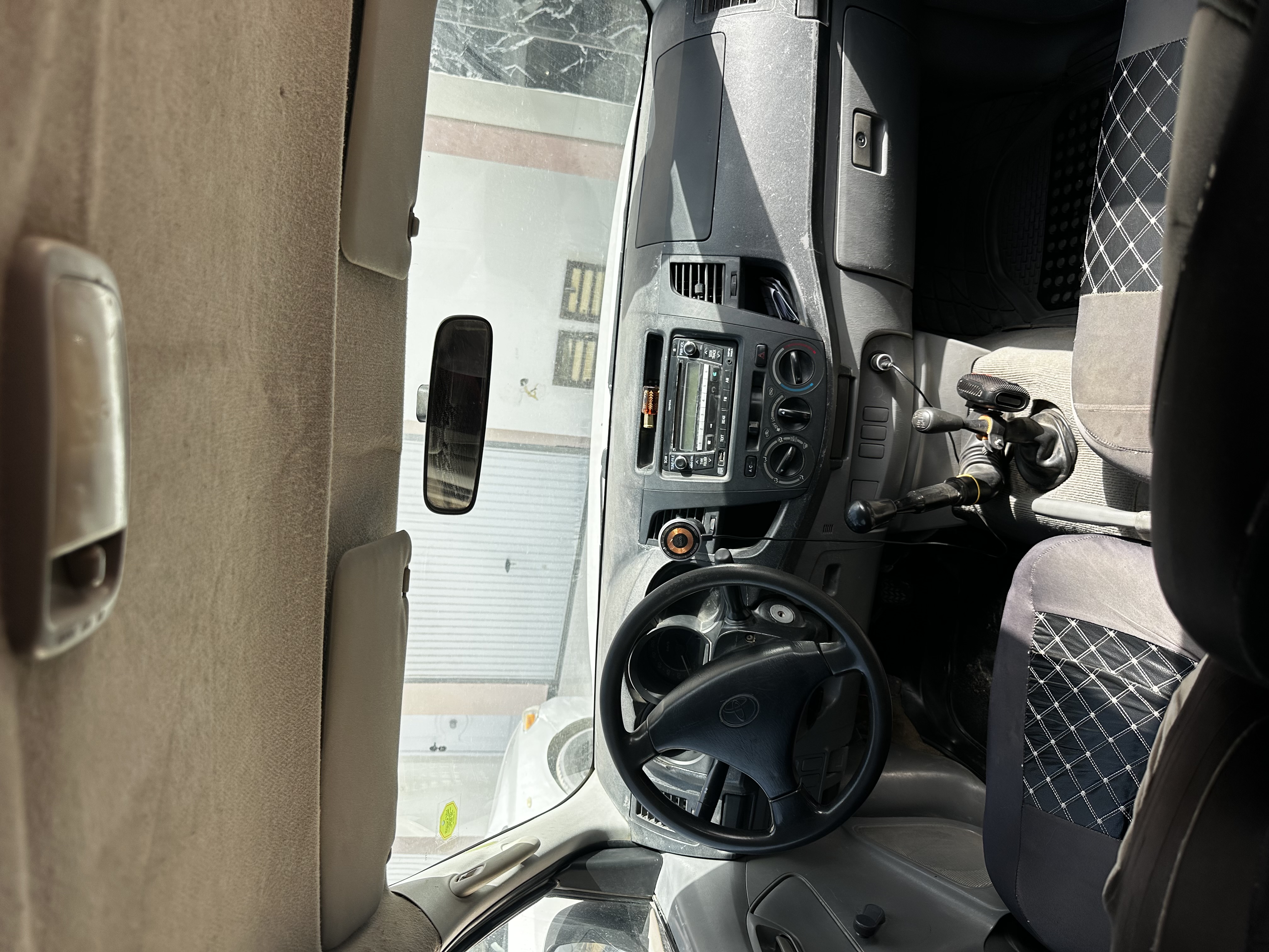 🚗 À vendre : Toyota Hilux — un 4x4 robuste et fiable !