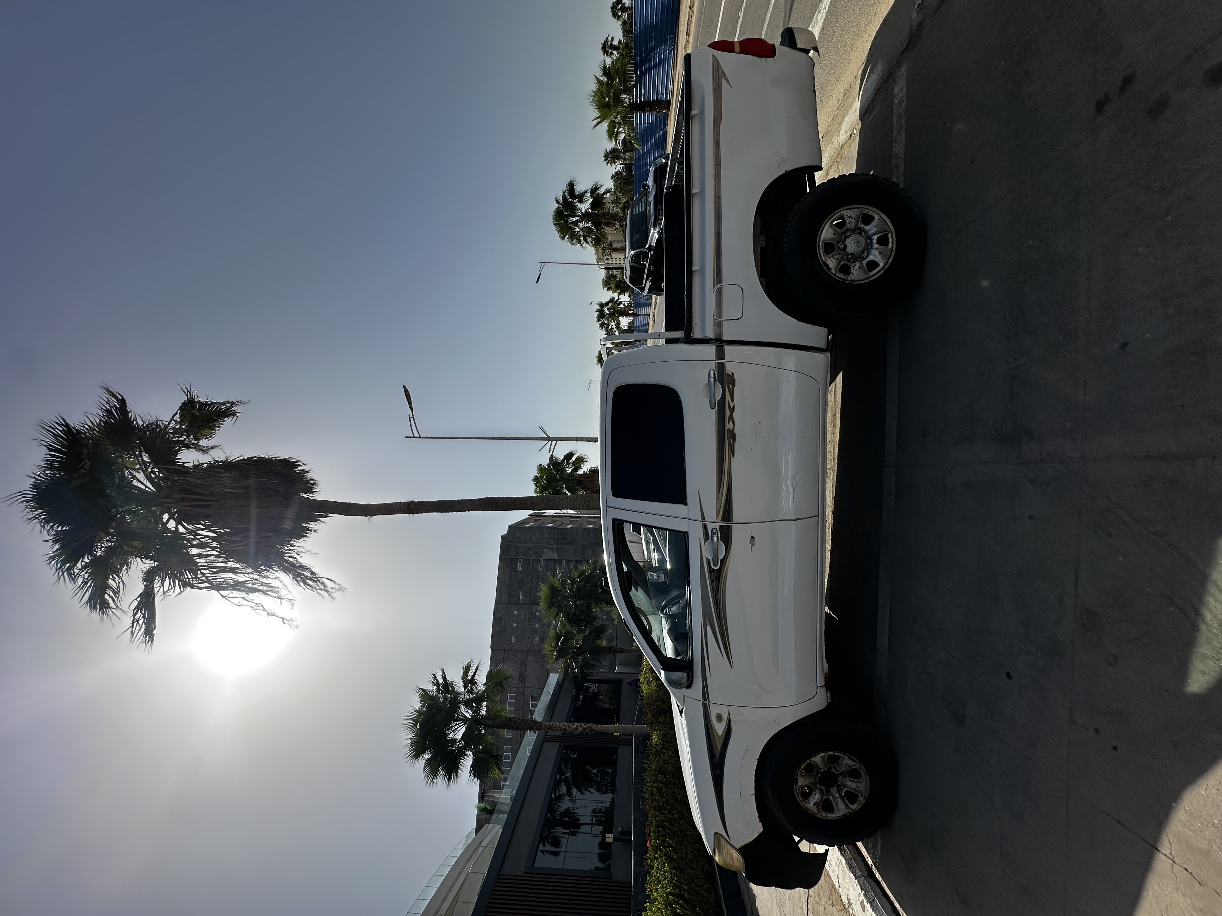 🚗 À vendre : Toyota Hilux — un 4x4 robuste et fiable !