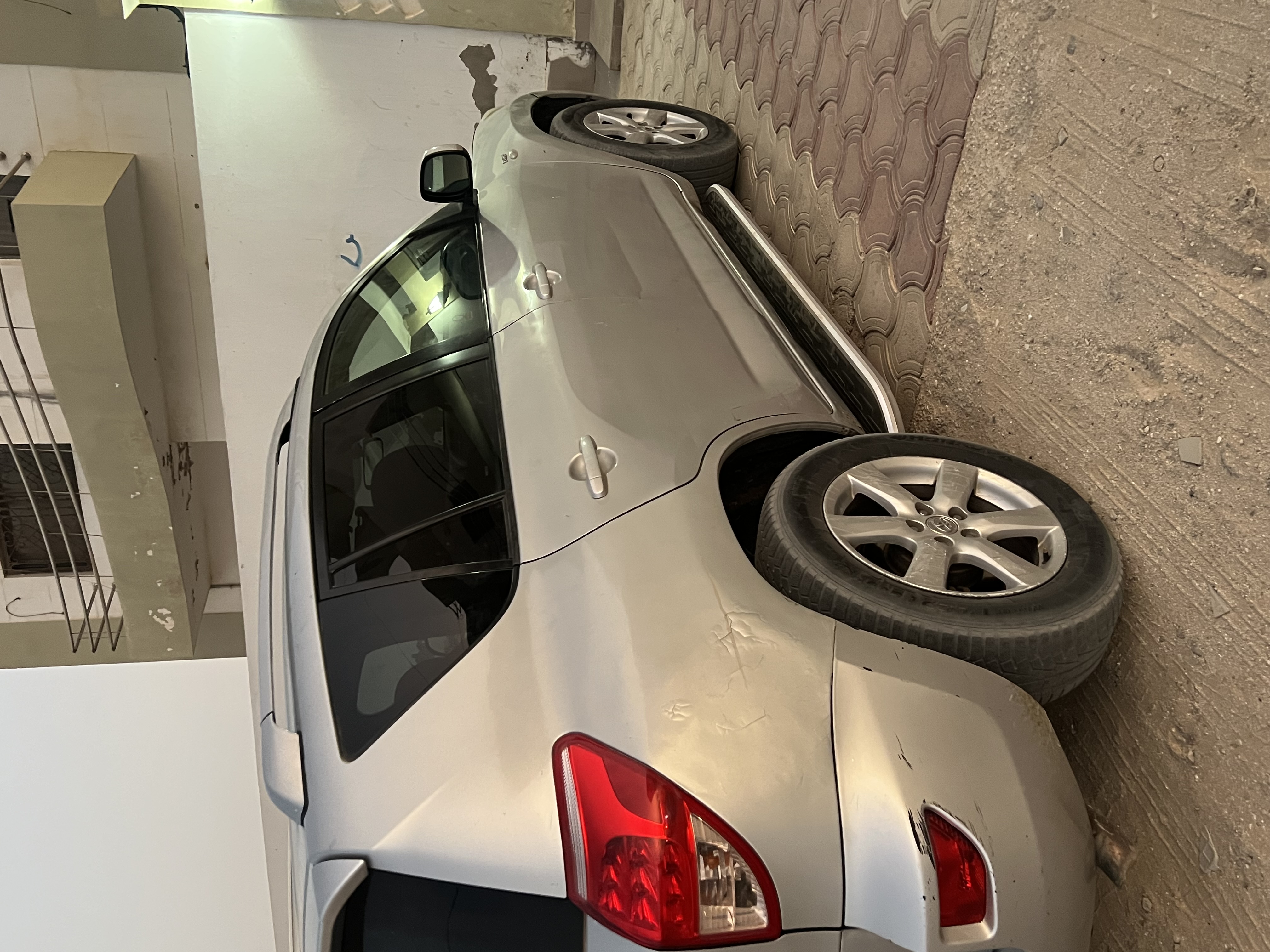 Voiture en bonne état, couleur gris origine, moteur arivage, suspension tout neuf