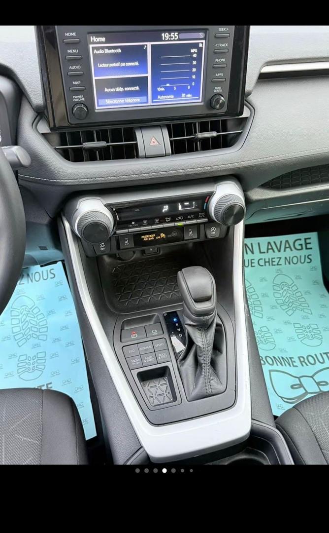 Toyota RAV4 LE 2021