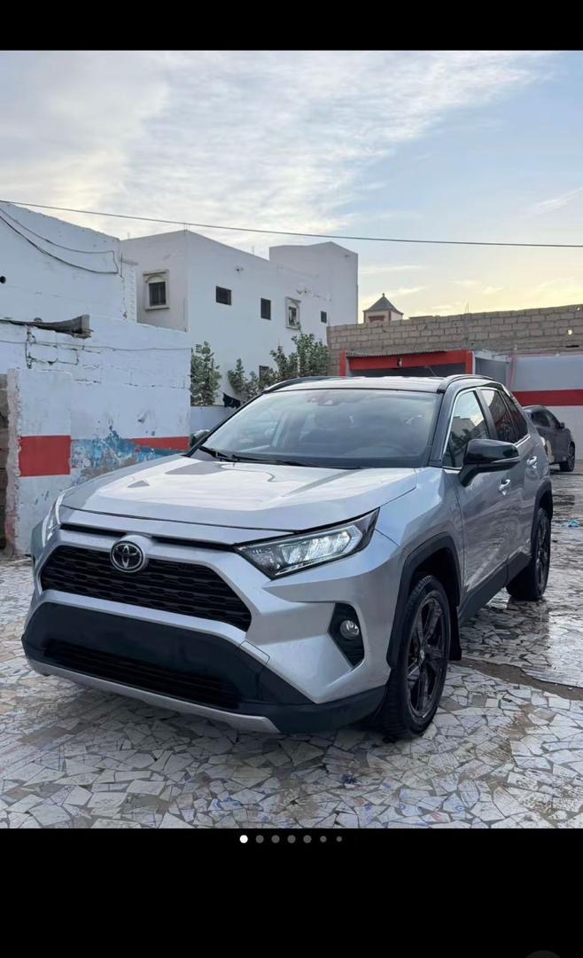 Toyota RAV4 LE 2021