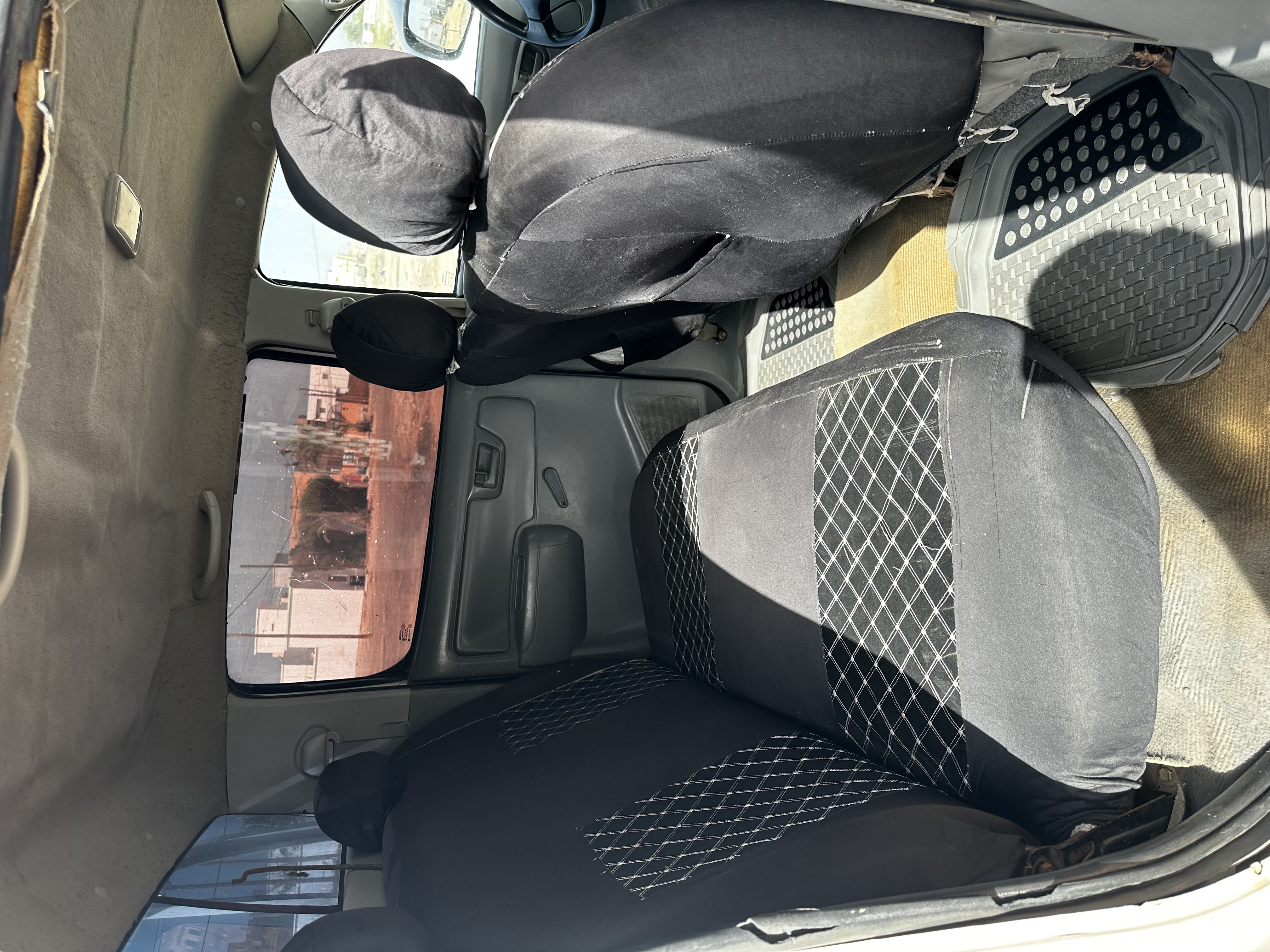 🚗 À vendre : Toyota Hilux — un 4x4 robuste et fiable !