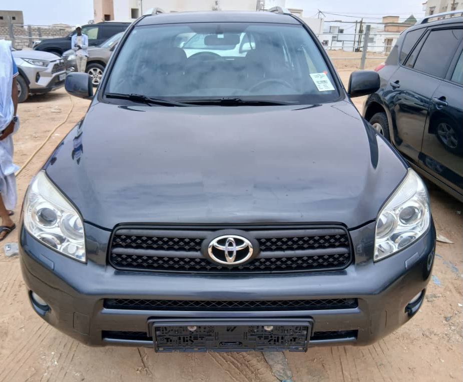 سيارة جديدة عادلها لا شهرين مرقمه