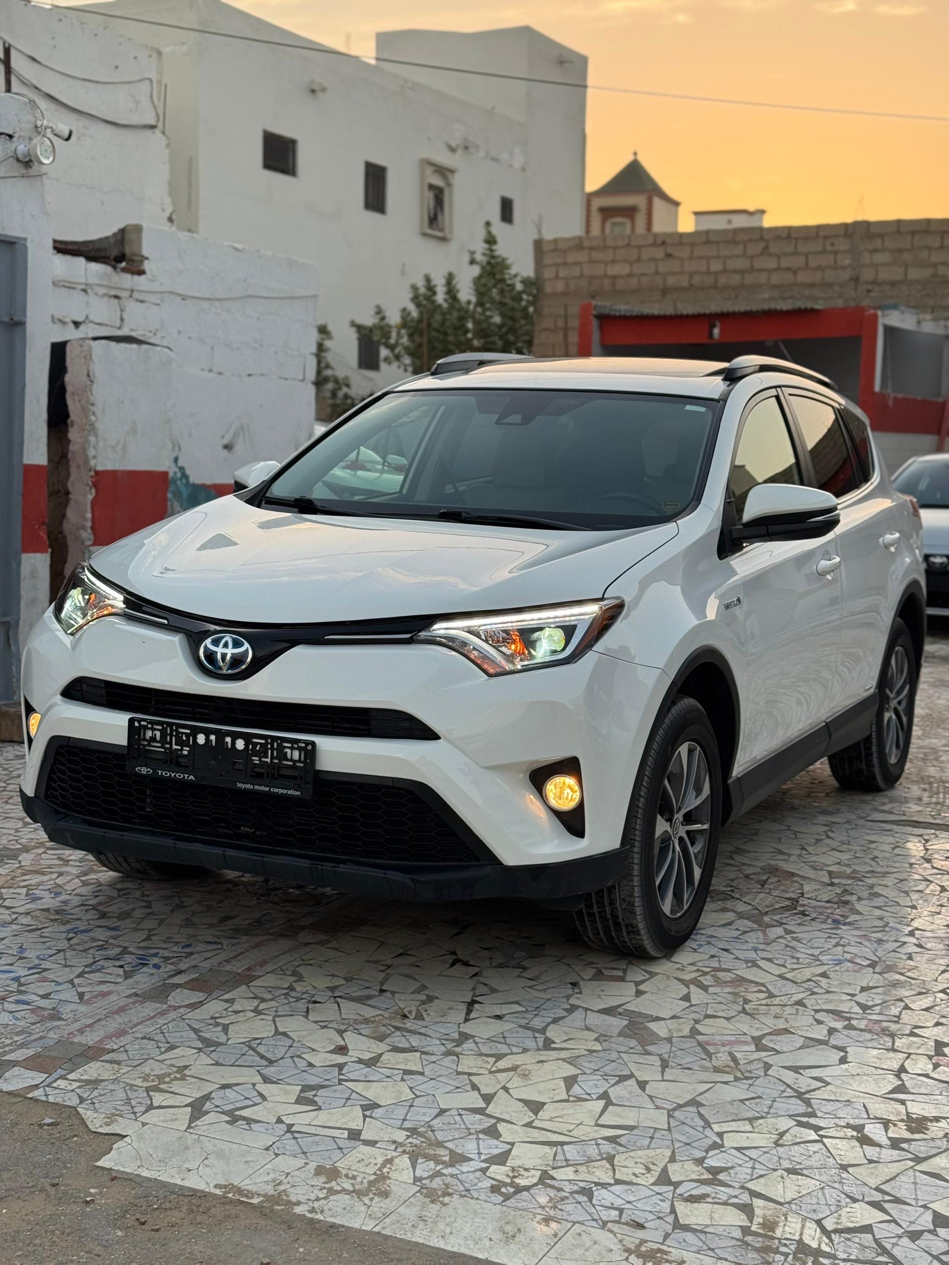 🚗 À VENDRE – Toyota RAV4 2018 Hybrid XLE AWD-i – Full options