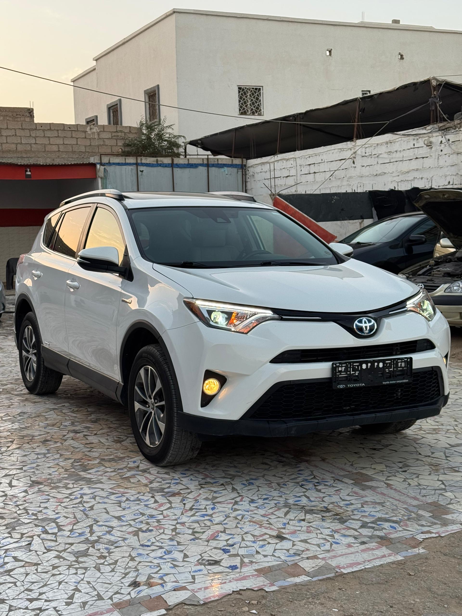 🚗 À VENDRE – Toyota RAV4 2018 Hybrid XLE AWD-i – Full options