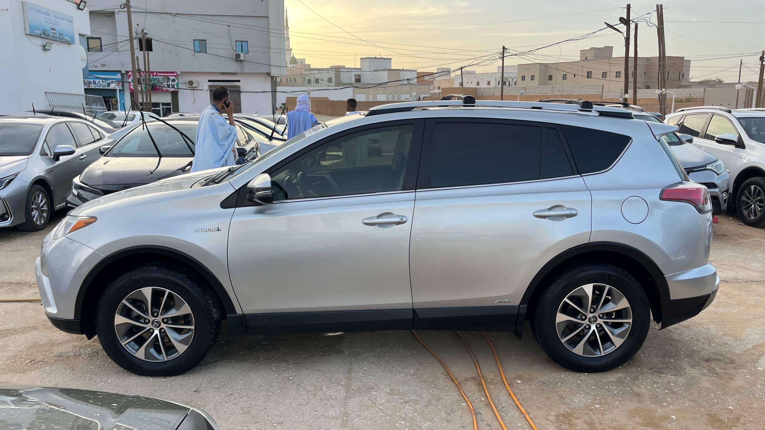 🟧 2017 Rav4 Hybrid XLE 4x4 🟧