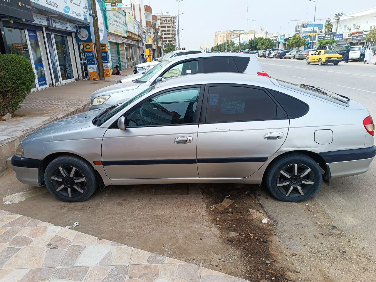 سيارة شخصية للبيع