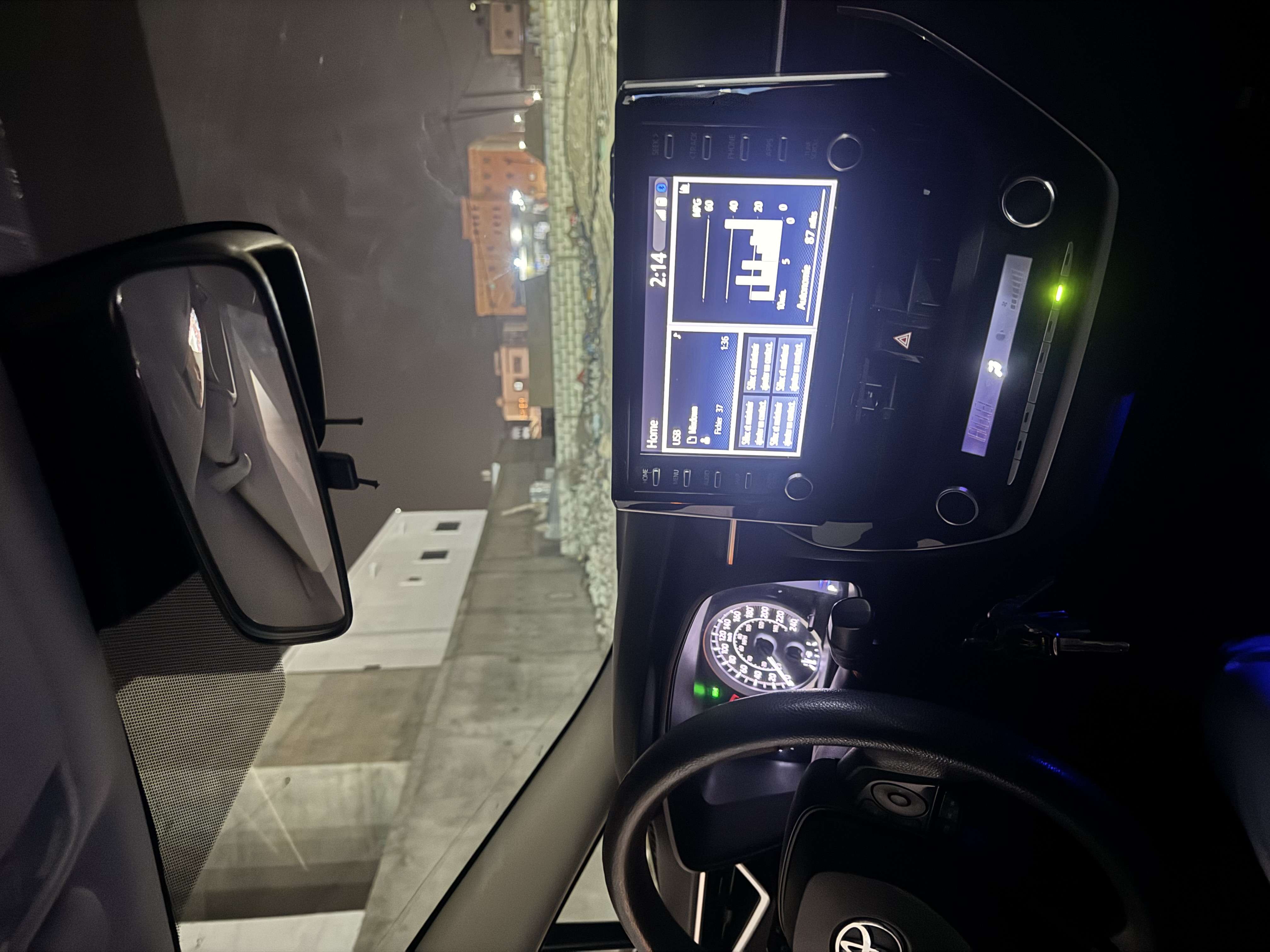 سياره للبيع.