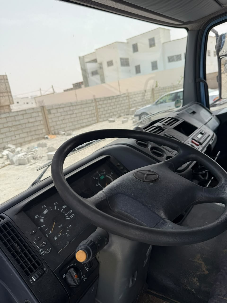 مرسيدس-بنز 818،