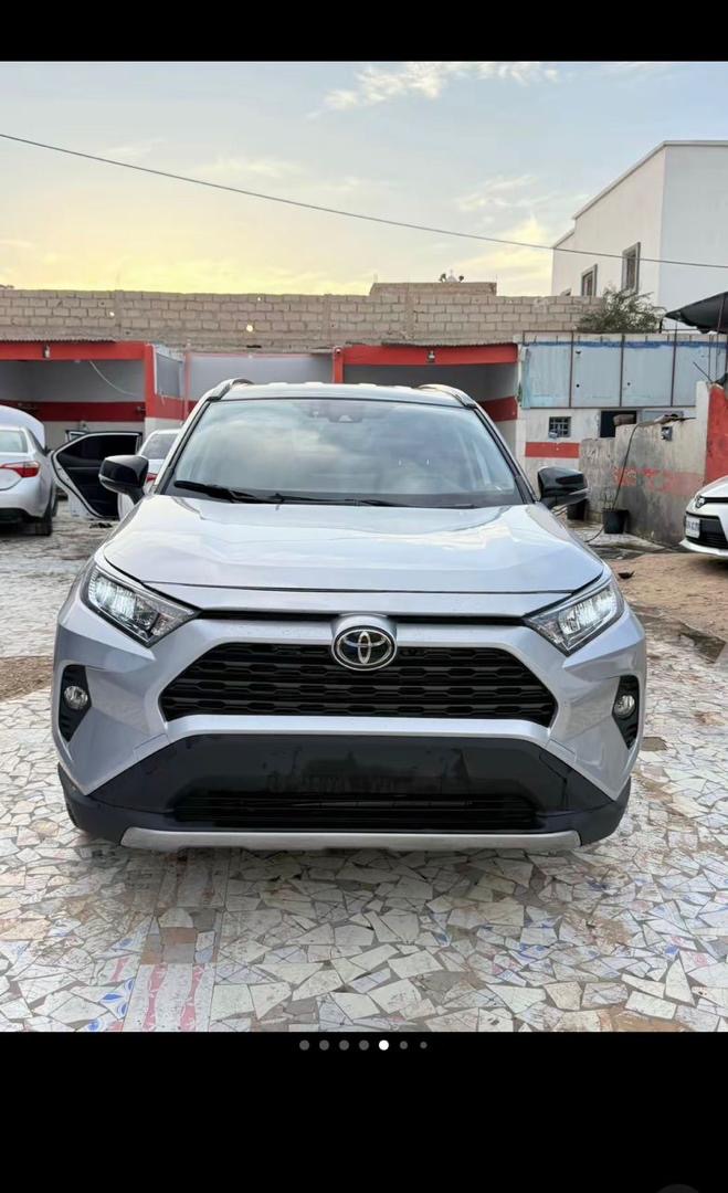 Toyota RAV4 LE 2021