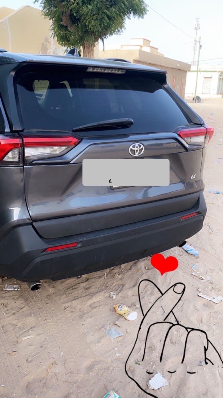 سيارة بحالة جيدة ولا فات ورقمة