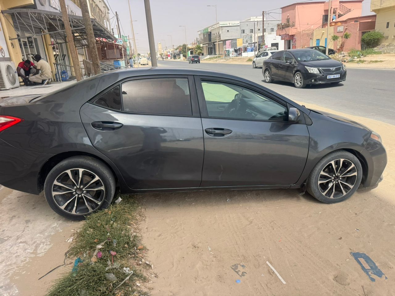 السيارة نطيفة المكينة و بوات ماكط امتسو المكيف يشتغل الكيص نظيف الحركة طبيعية