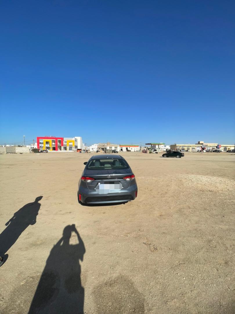 سيارة من نوع تويوتا كورولا LE موديل 2020 فقمه نظافه مكينه جيده ناقل الحركه جيد المبرد فحاله جيده