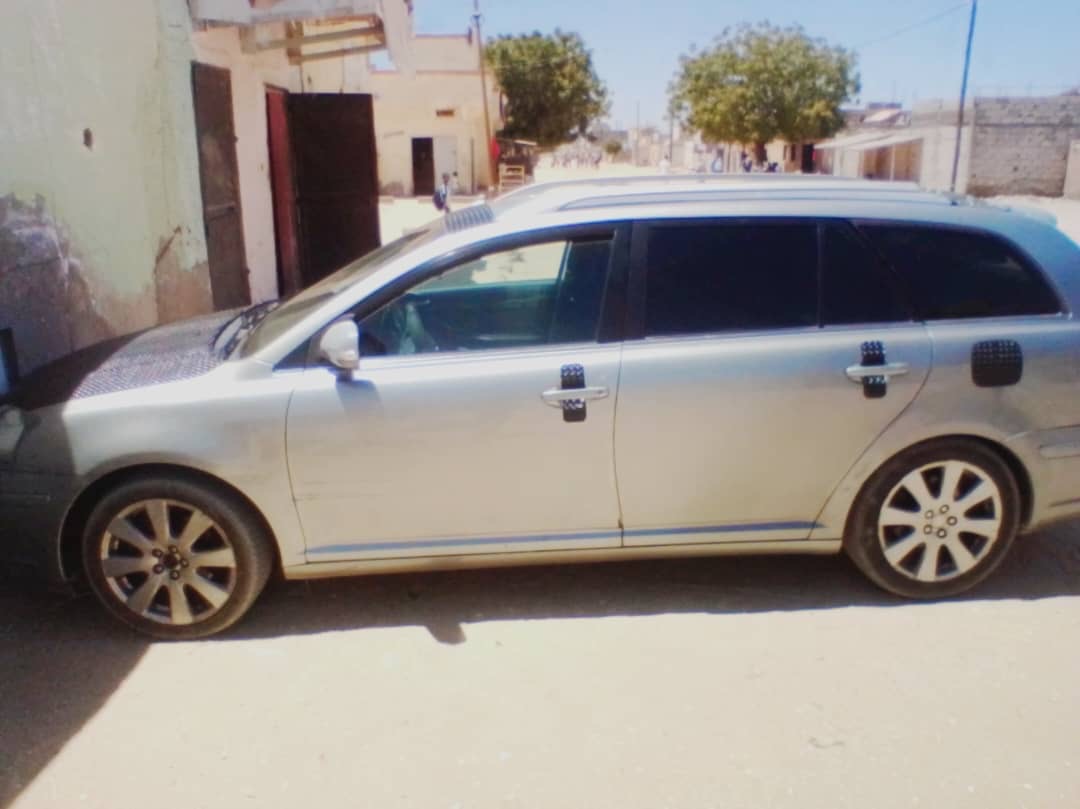 toyota avensis break