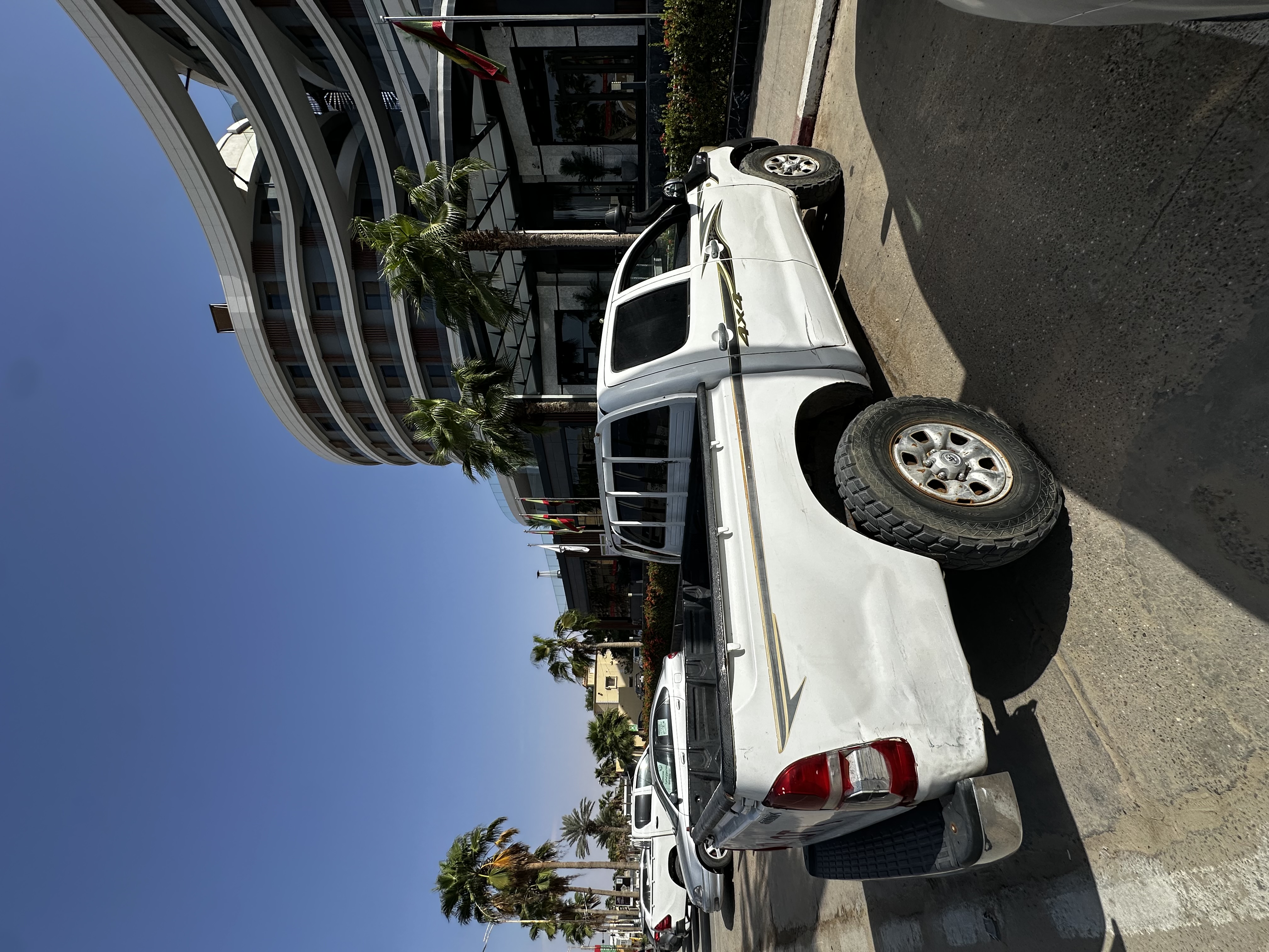🚗 À vendre : Toyota Hilux — un 4x4 robuste et fiable !