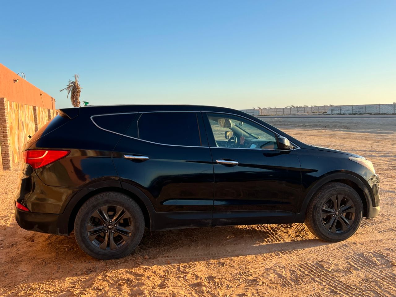 Hyundai santafe essence très bonne voiture 5 place