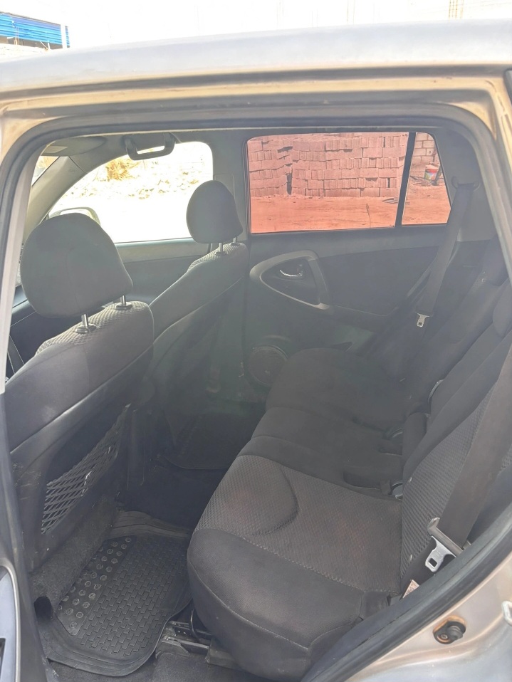 سيارة للبيع من نوع Rav4 2008