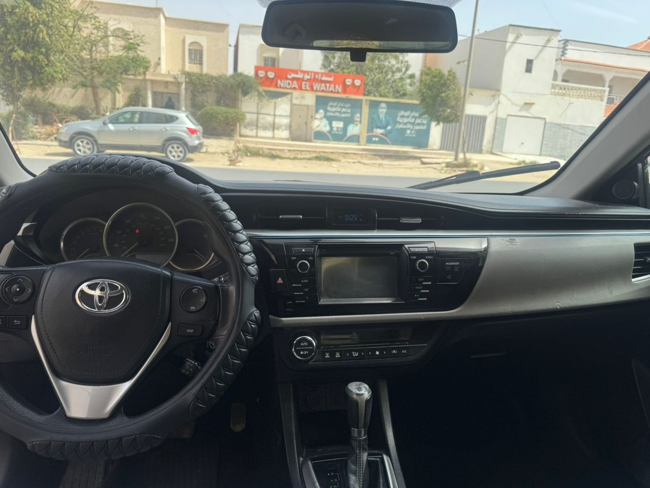 السيارة نطيفة المكينة و بوات ماكط امتسو المكيف يشتغل الكيص نظيف الحركة طبيعية