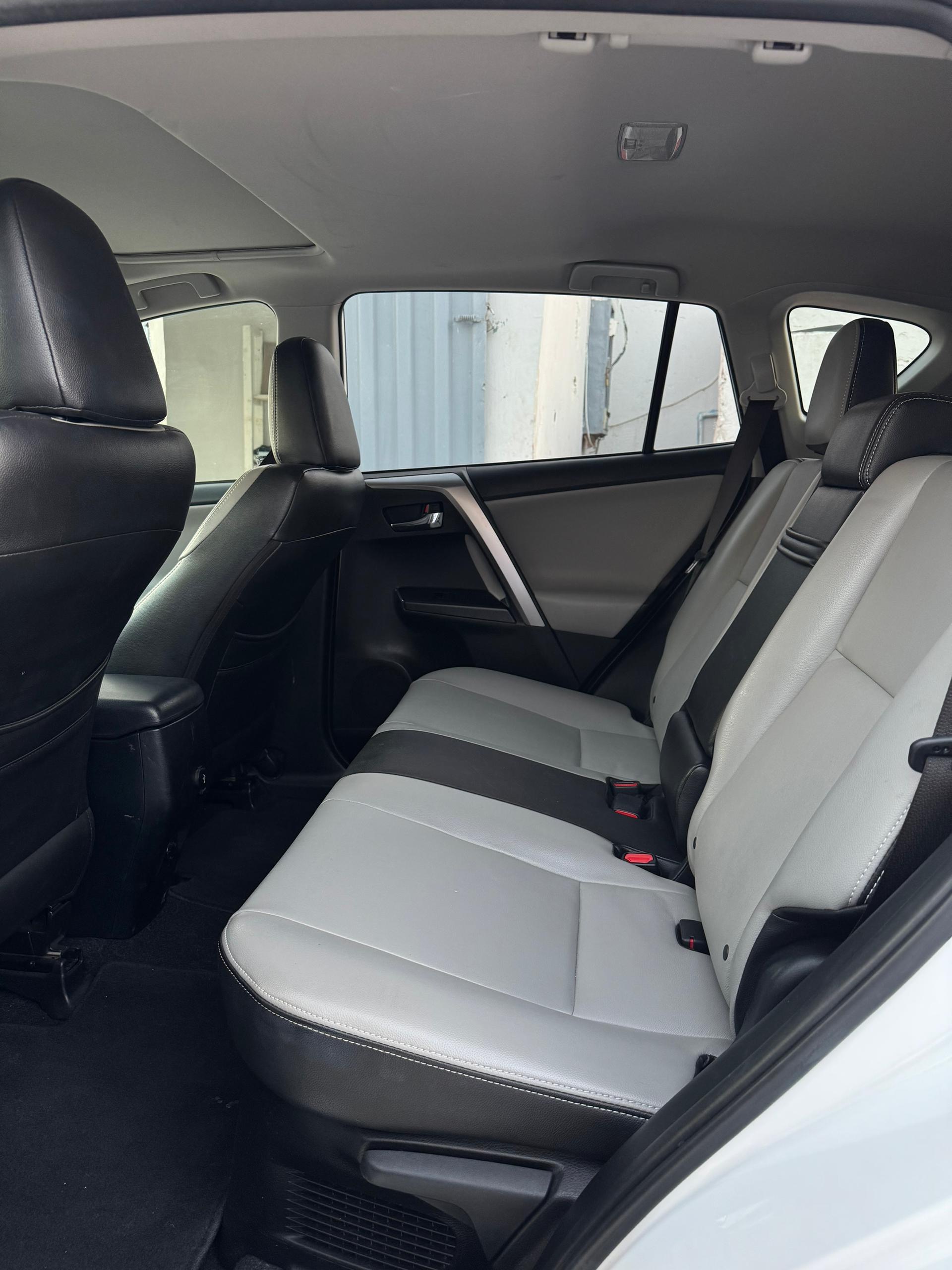 🚗 À VENDRE – Toyota RAV4 2018 Hybrid XLE AWD-i – Full options