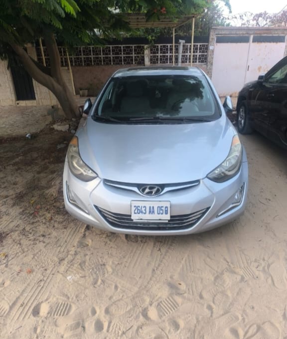 Hundaï Elantra 2013 en tres bon état moteur et boîte ne jamais touche