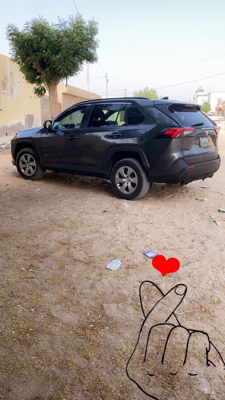 سيارة بحالة جيدة ولا فات ورقمة