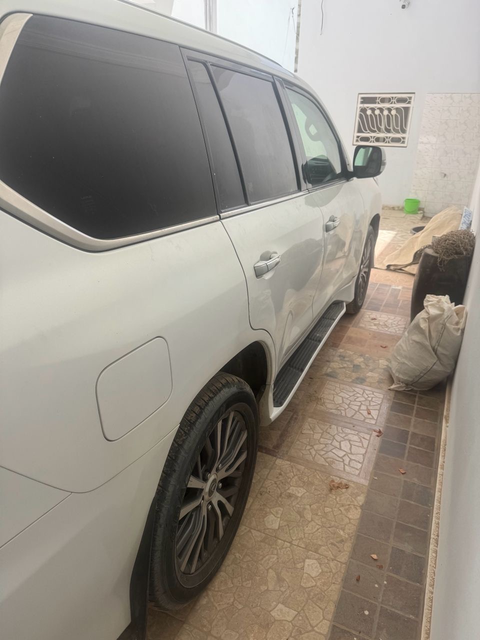 Lexus LX. 2020